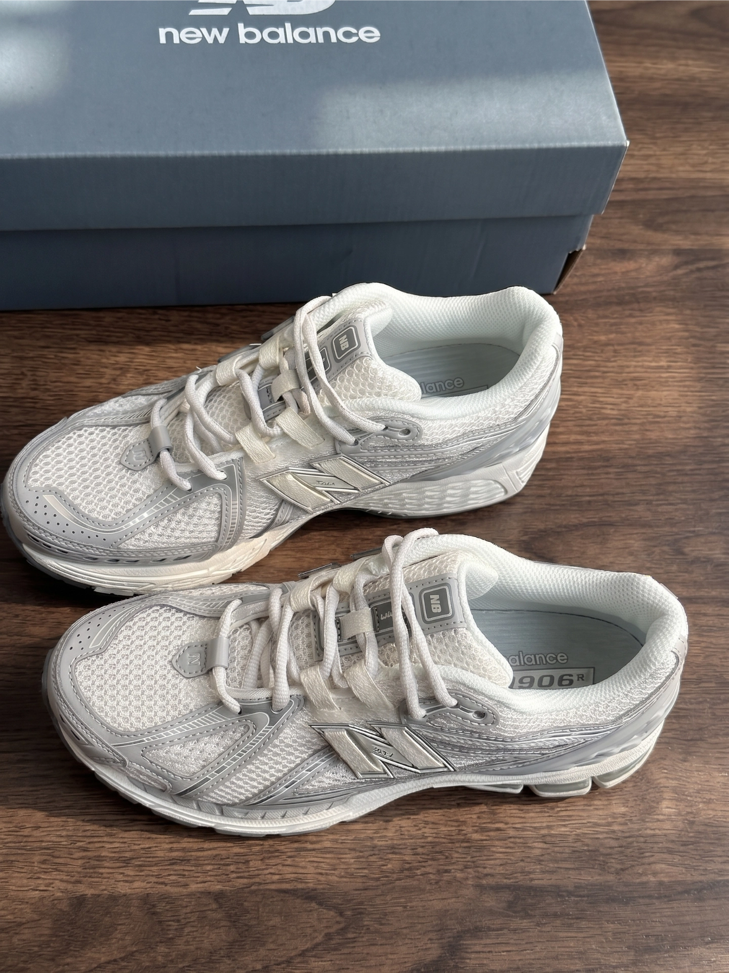 盲入的New Balance 1906R~实物到底香不香?!👟